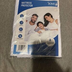 Mi Hypoallergenic White Mattress Protector